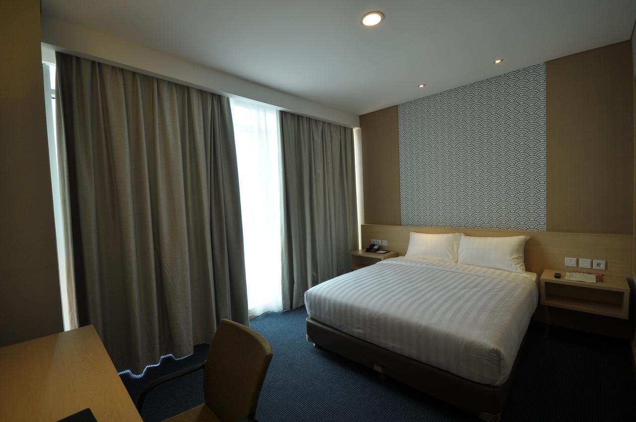 Gtv Hotel Cikarang Exterior photo