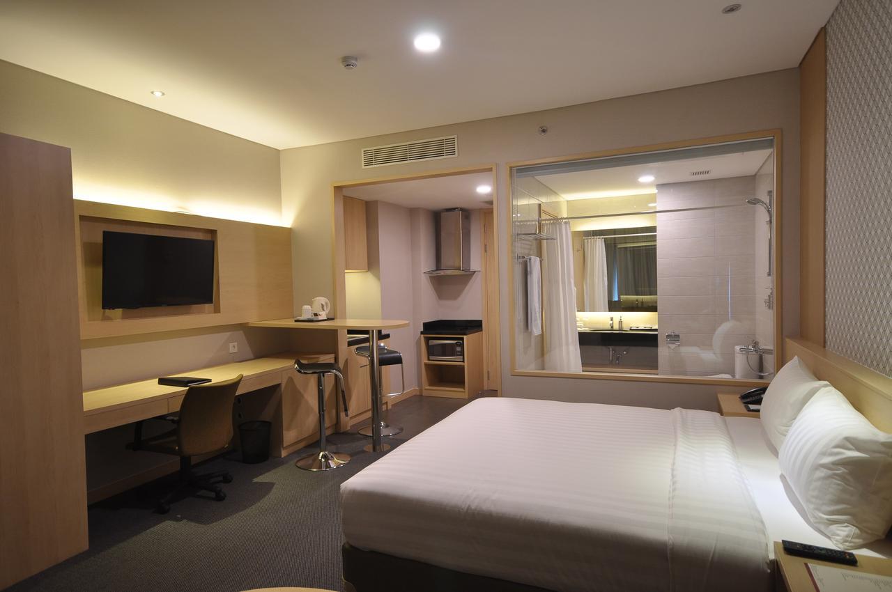 Gtv Hotel Cikarang Exterior photo