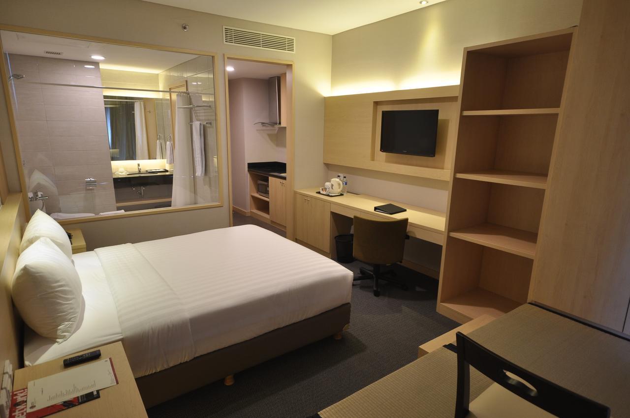 Gtv Hotel Cikarang Exterior photo