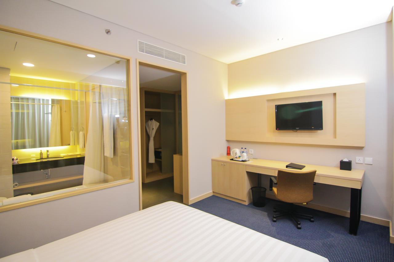 Gtv Hotel Cikarang Exterior photo