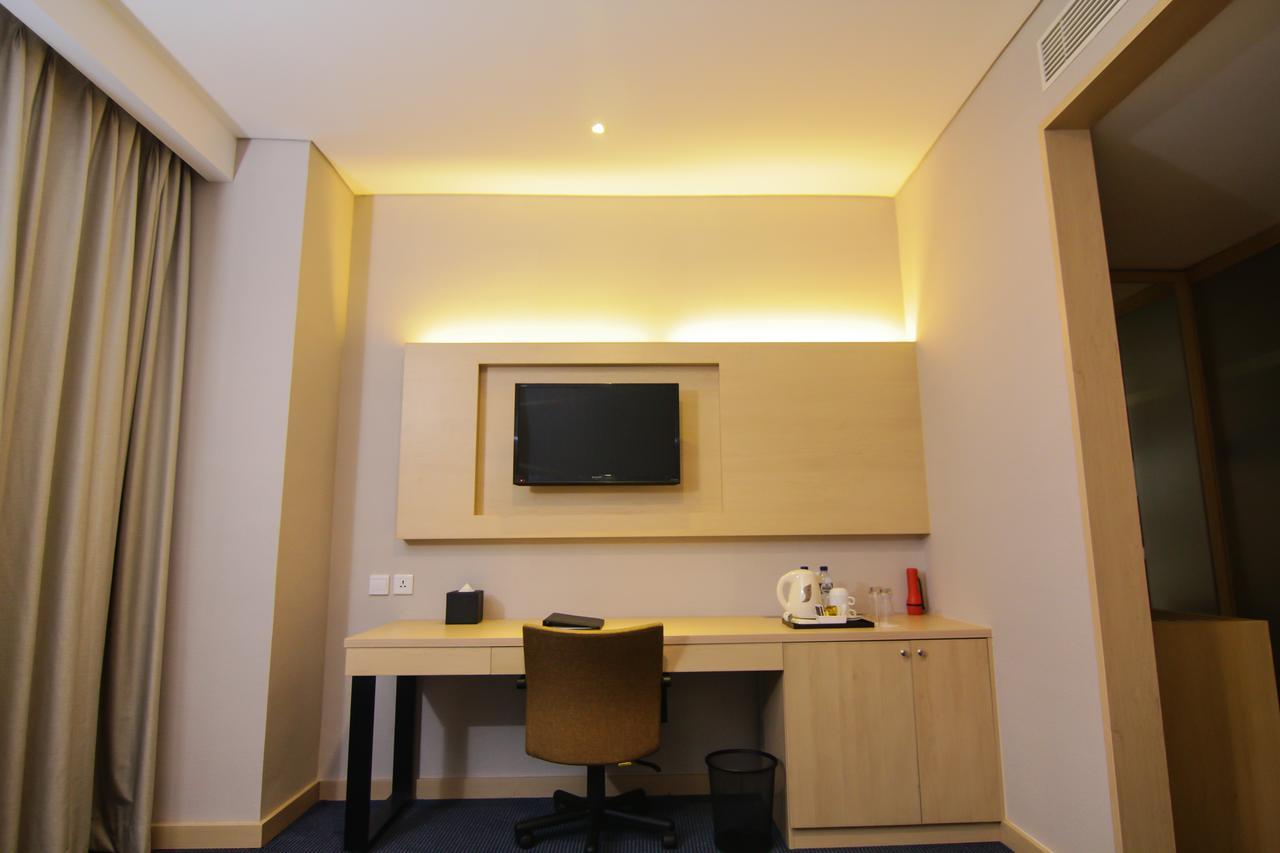 Gtv Hotel Cikarang Exterior photo