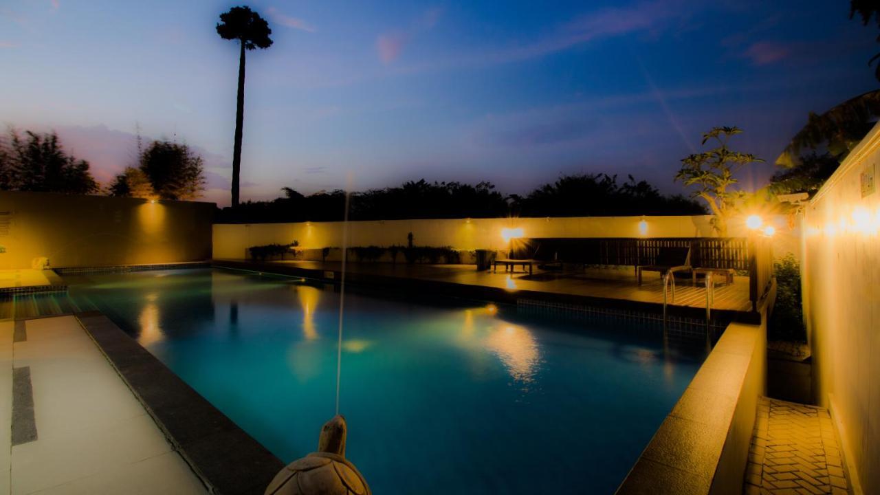 Gtv Hotel Cikarang Exterior photo